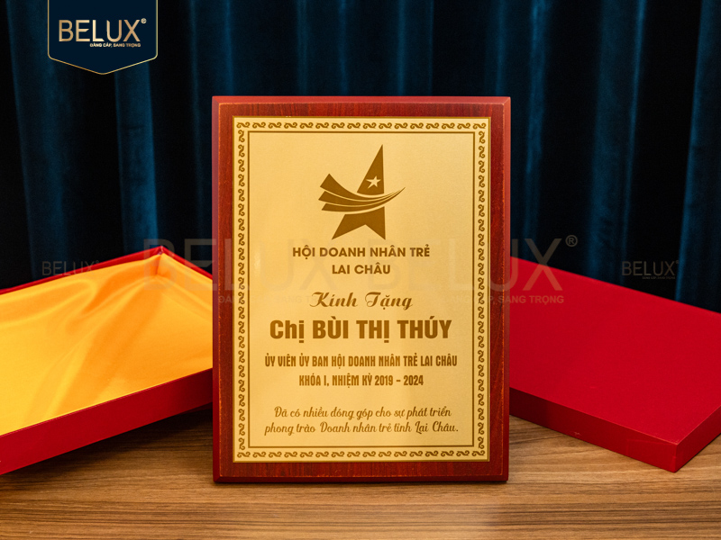 Lô Bảng Vinh Danh bằng đồng 30x23cm thiết kế theo yêu cầu